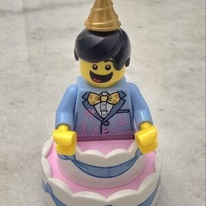 LEGO Birthday Cake Guy with Stand: Series 18 Collectible Minifig 71021